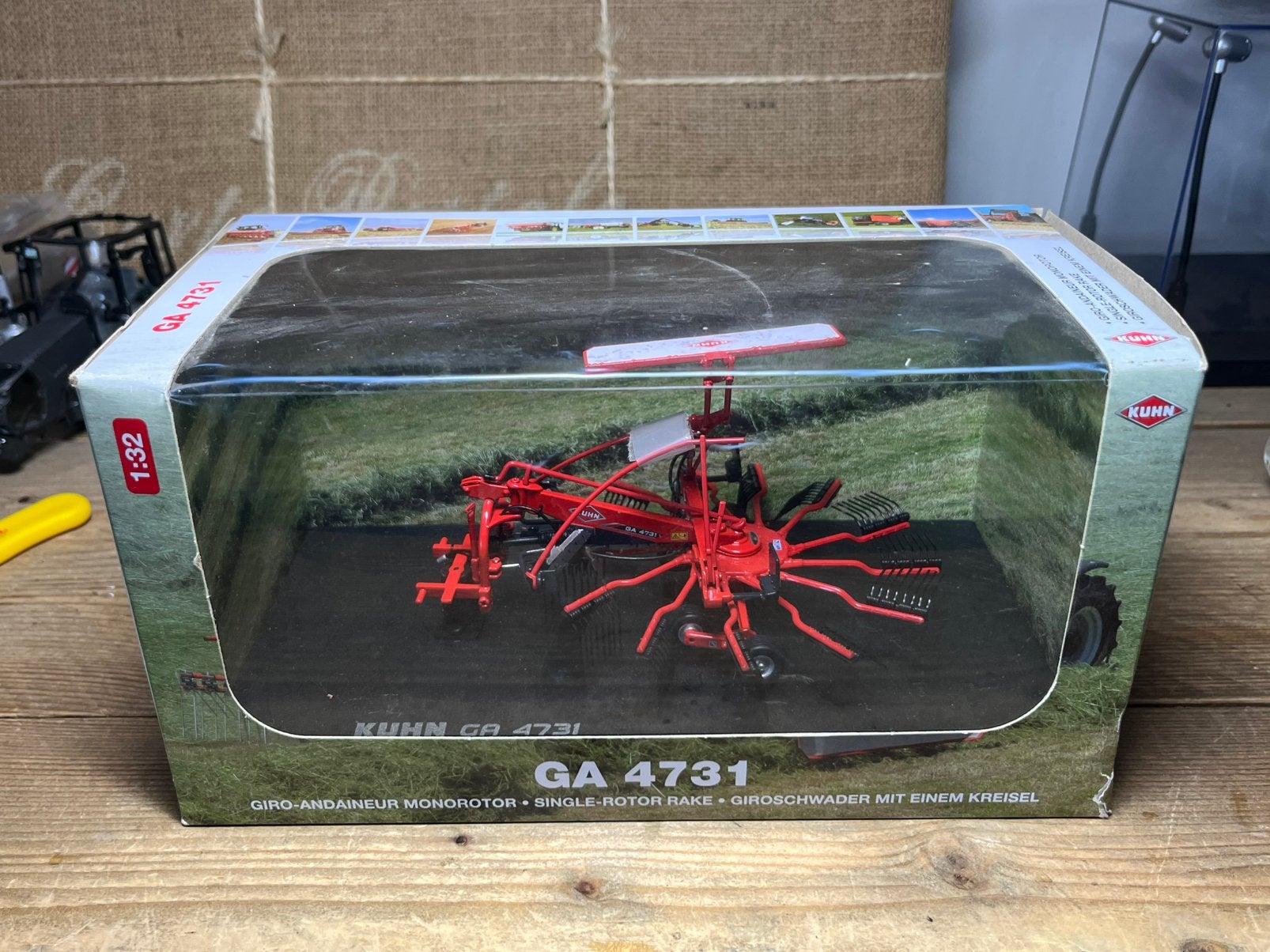 Kuhn Ga 4731 UH 1:32, Hobby en Vrije tijd, Modelauto's | 1:32, Ophalen of Verzenden, Zo goed als nieuw