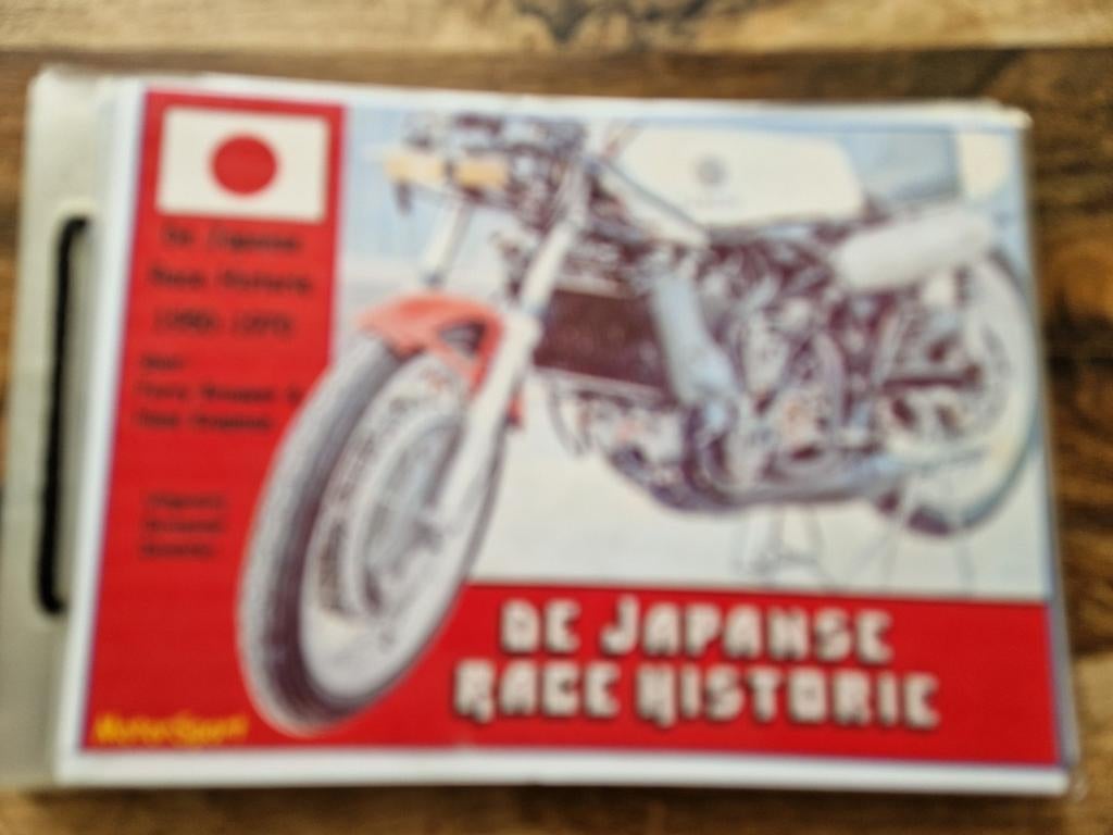 JAPANSE RACE HISTORIE HONDA YAMAHA SUZUKI KAWASAKI TOHATSU, Motoren, Ophalen of Verzenden