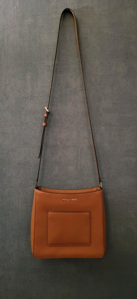 Michael Kors Schoudertas - Stijlvol en Praktisch, Ophalen of Verzenden, Zo goed als nieuw, Bruin, Schoudertasje