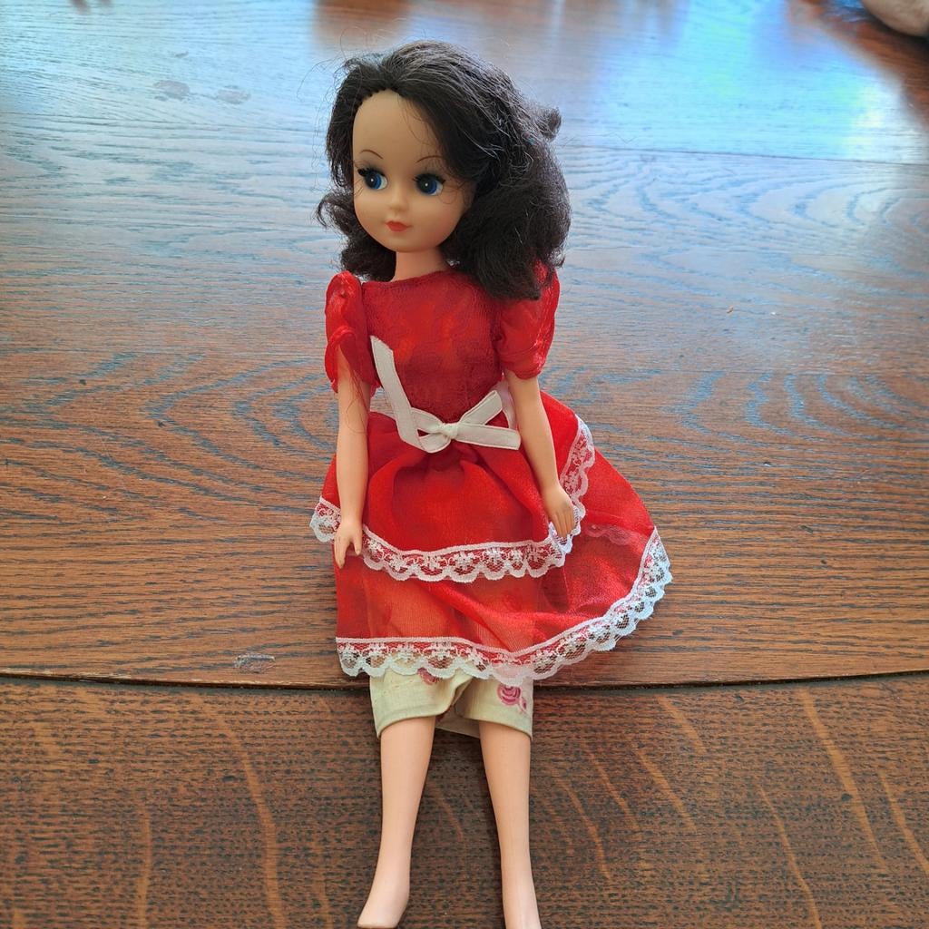 Vintage Fleur pop in rode jurk, Verzamelen, Poppen, Ophalen of Verzenden