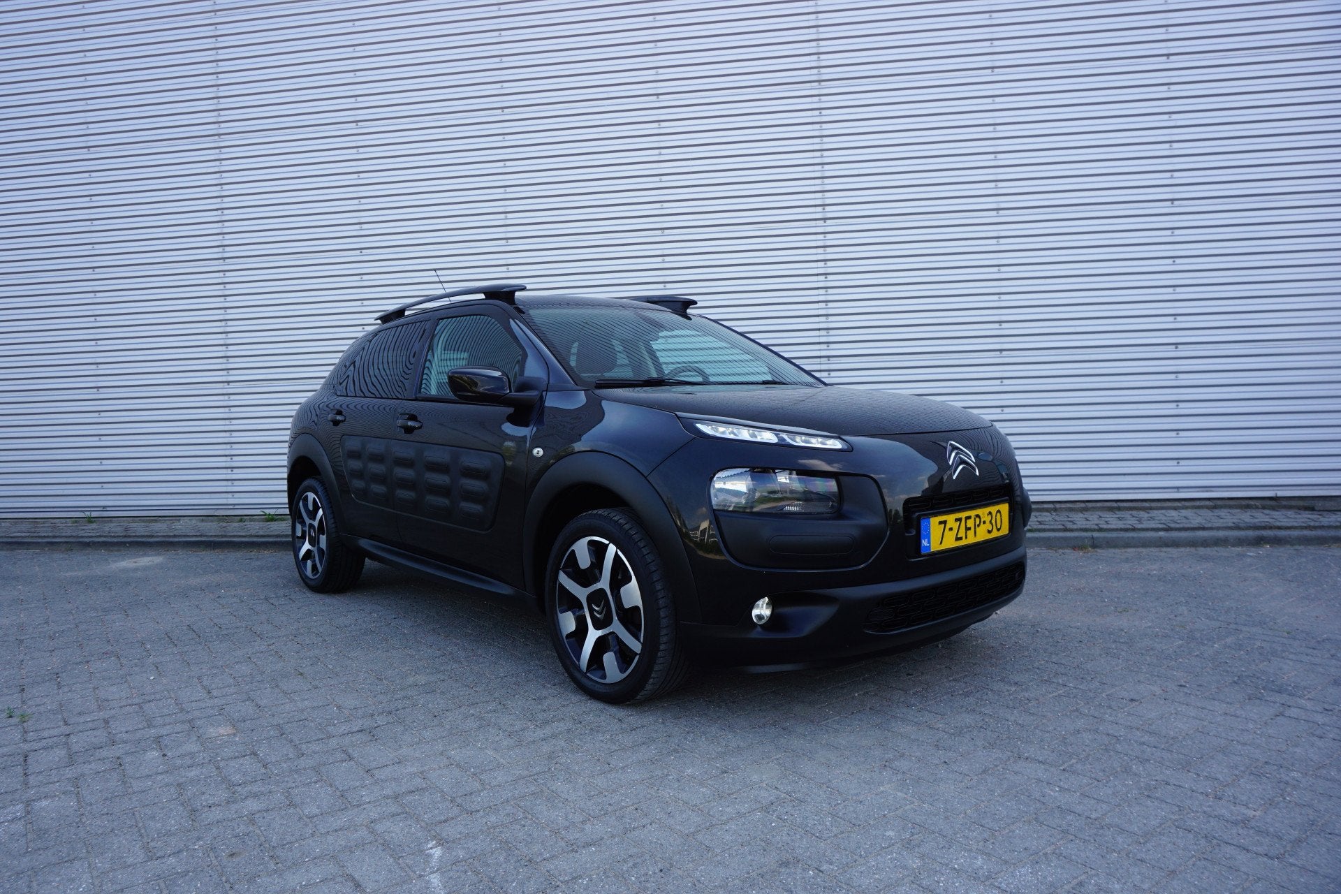 Citroën C4 Cactus 1.2 VTi Shine Climate / Navi / Cruise / C, Voorwielaandrijving, Euro 5, Stof, Gebruikt