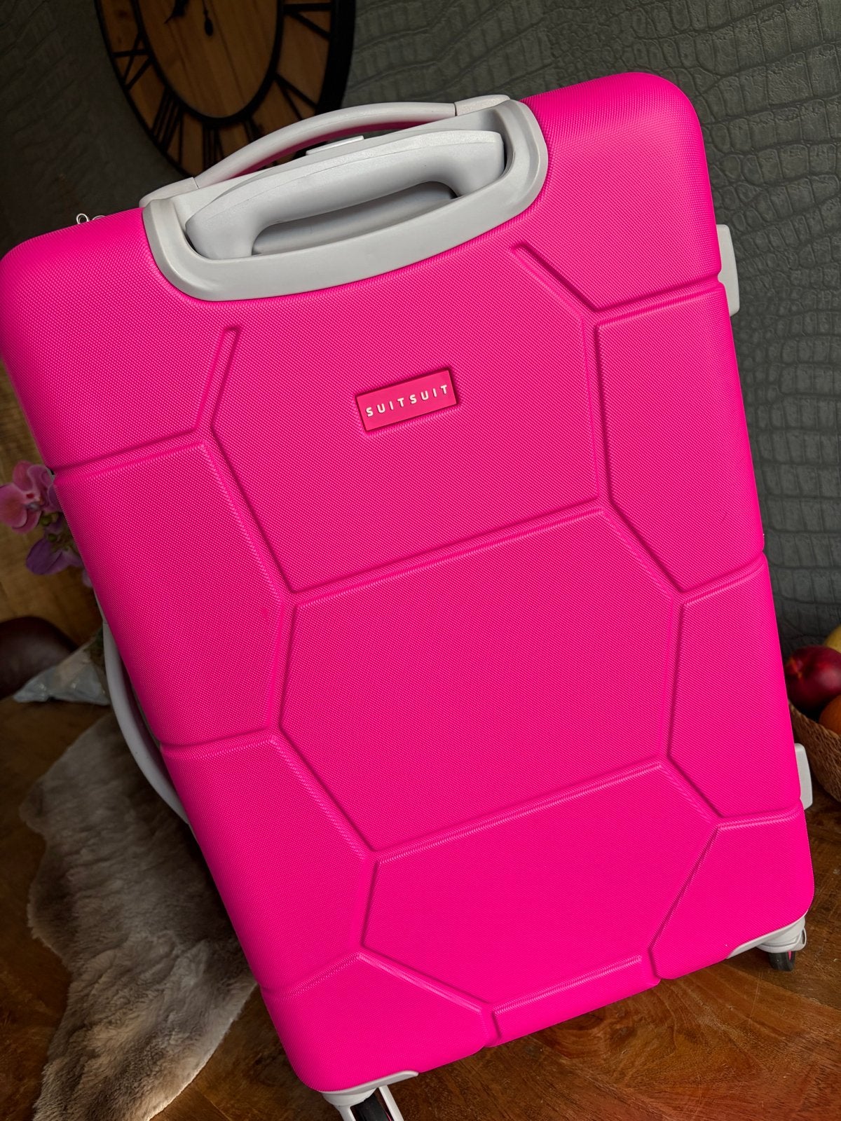 Roze SuitSuit Koffer, 50 tot 60 cm, Hard kunststof, Nieuw, Ophalen of Verzenden