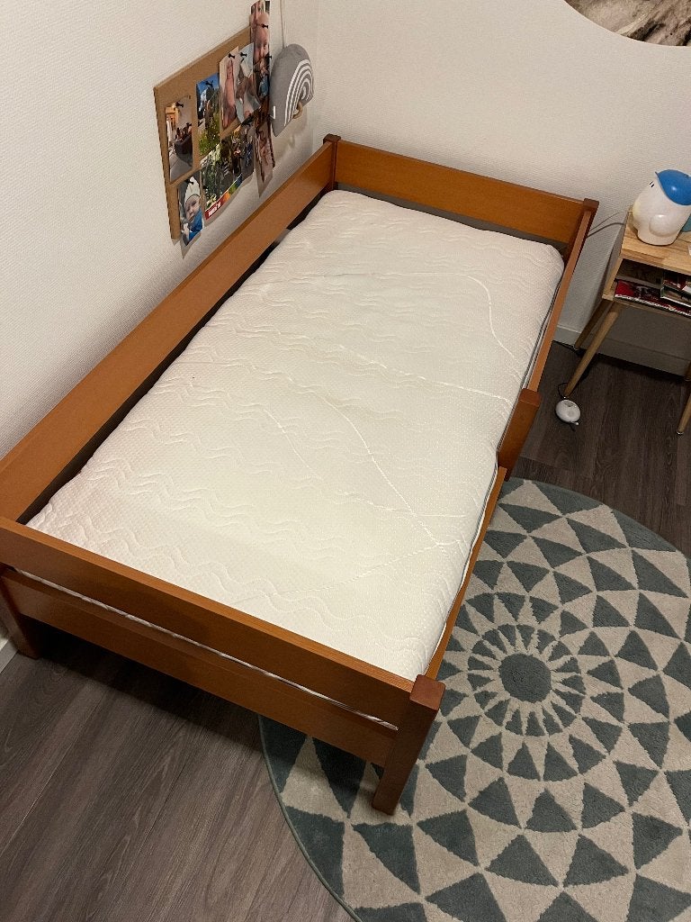 Bed junior, Kinderen en Baby's, Kinderkamer | Bedden, Zo goed als nieuw, 140 tot 160 cm, 70 tot 85 cm, Lattenbodem, Matras, Ophalen