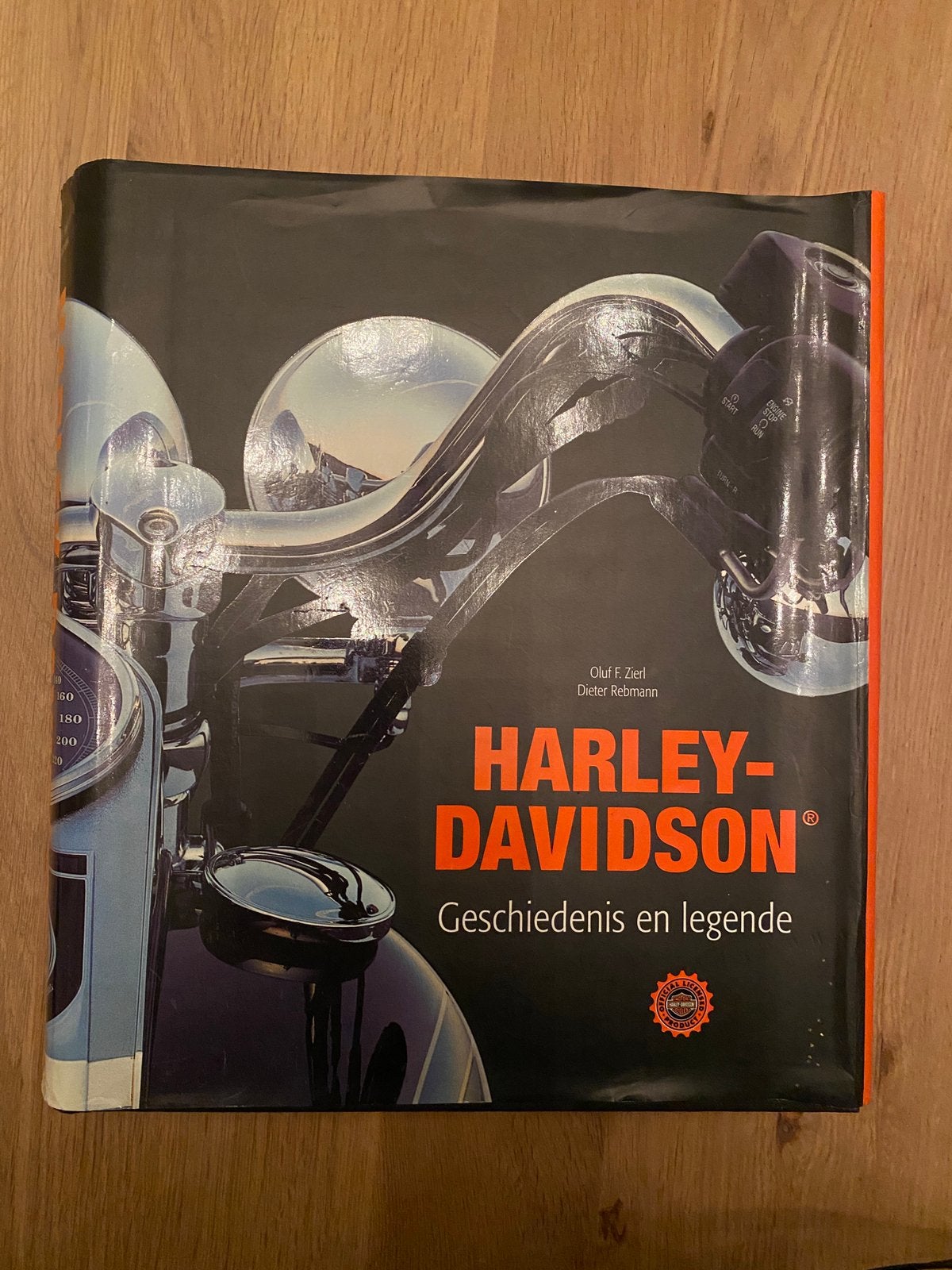 Harley Davidson, geschiedenis en legende., Ophalen of Verzenden, Zo goed als nieuw