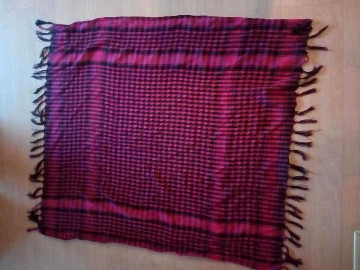 Sjaal sjaaltje shawl rose roze zwart geruit, Ophalen of Verzenden, Zo goed als nieuw, Sjaal