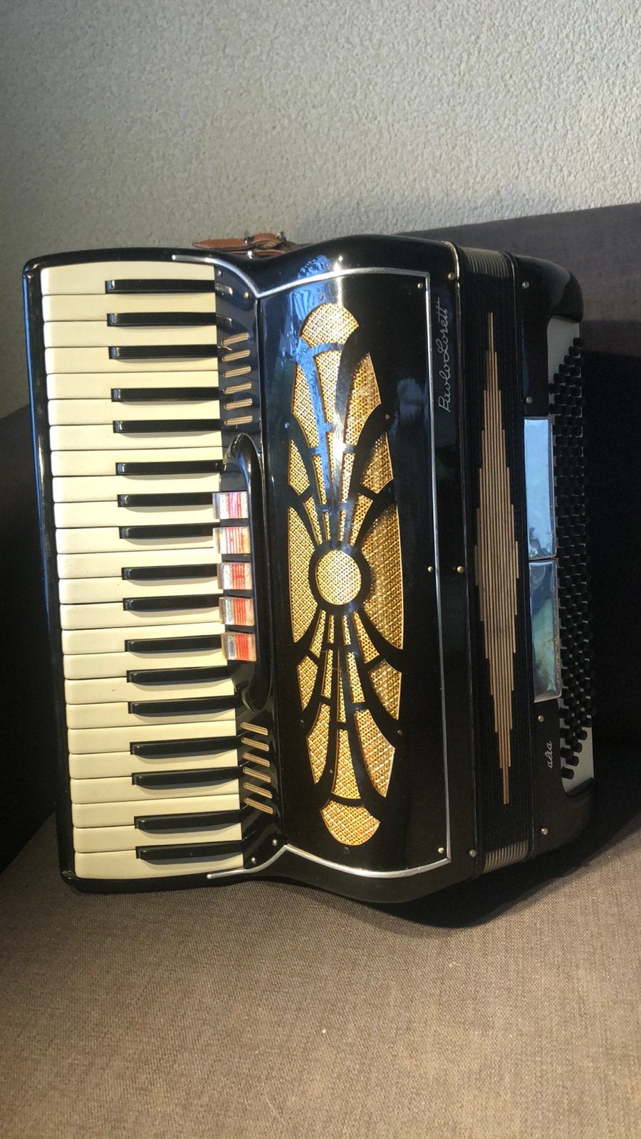 Accordeon 120-bas in goede staat, gestemd, balg dicht, Gebruikt, Toetsaccordeon, Met koffer, 120-bas