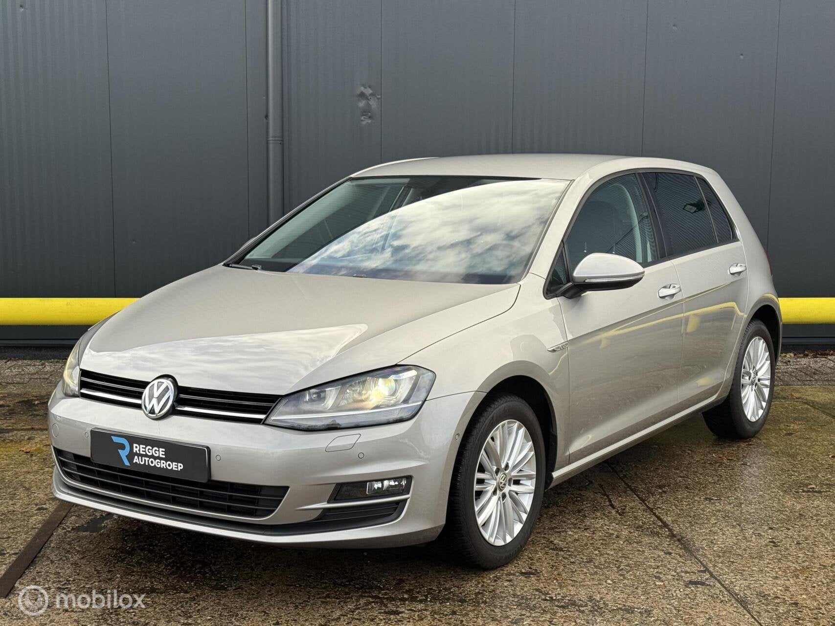 Volkswagen Golf 1.2 TSI CUP Edition XENON | STOELVERWARMING, Auto's, Voorwielaandrijving, Euro 5, Gebruikt, 4 cilinders