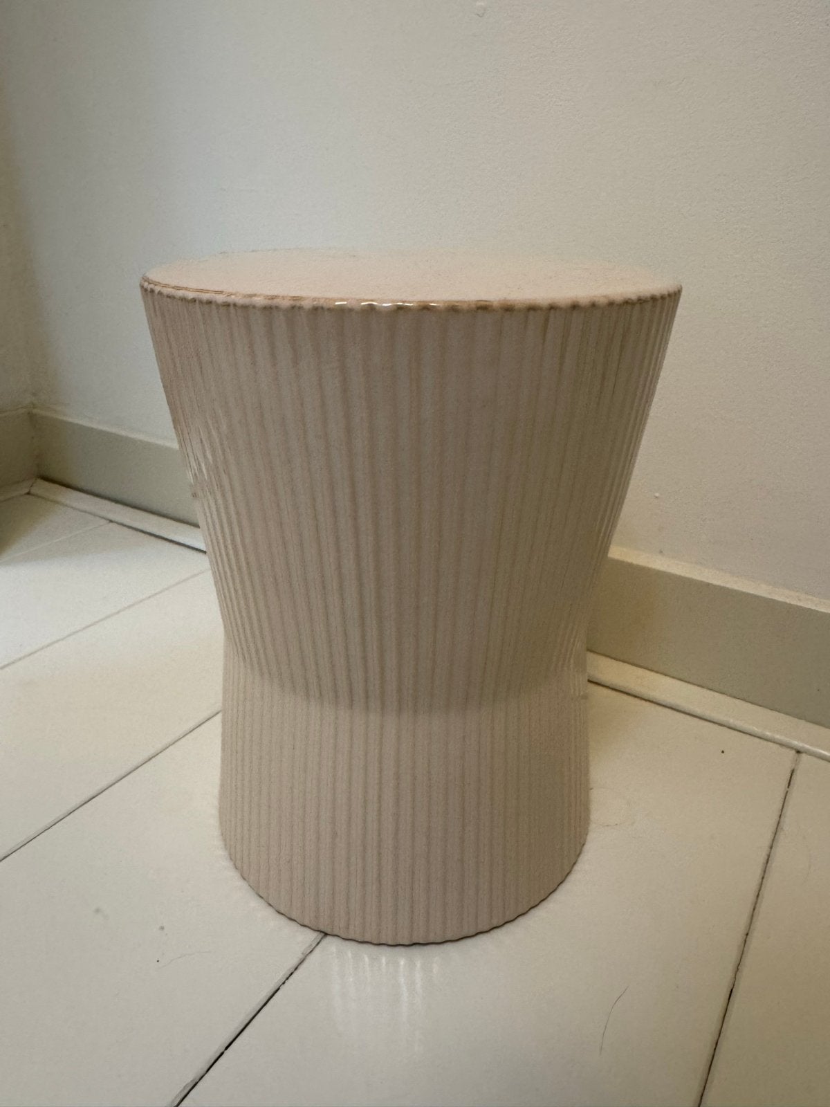 Keramieken sokkel Sigmund Jysk - Crème zandloper design, Ophalen of Verzenden, Zo goed als nieuw, Beige, Steen/keramiek