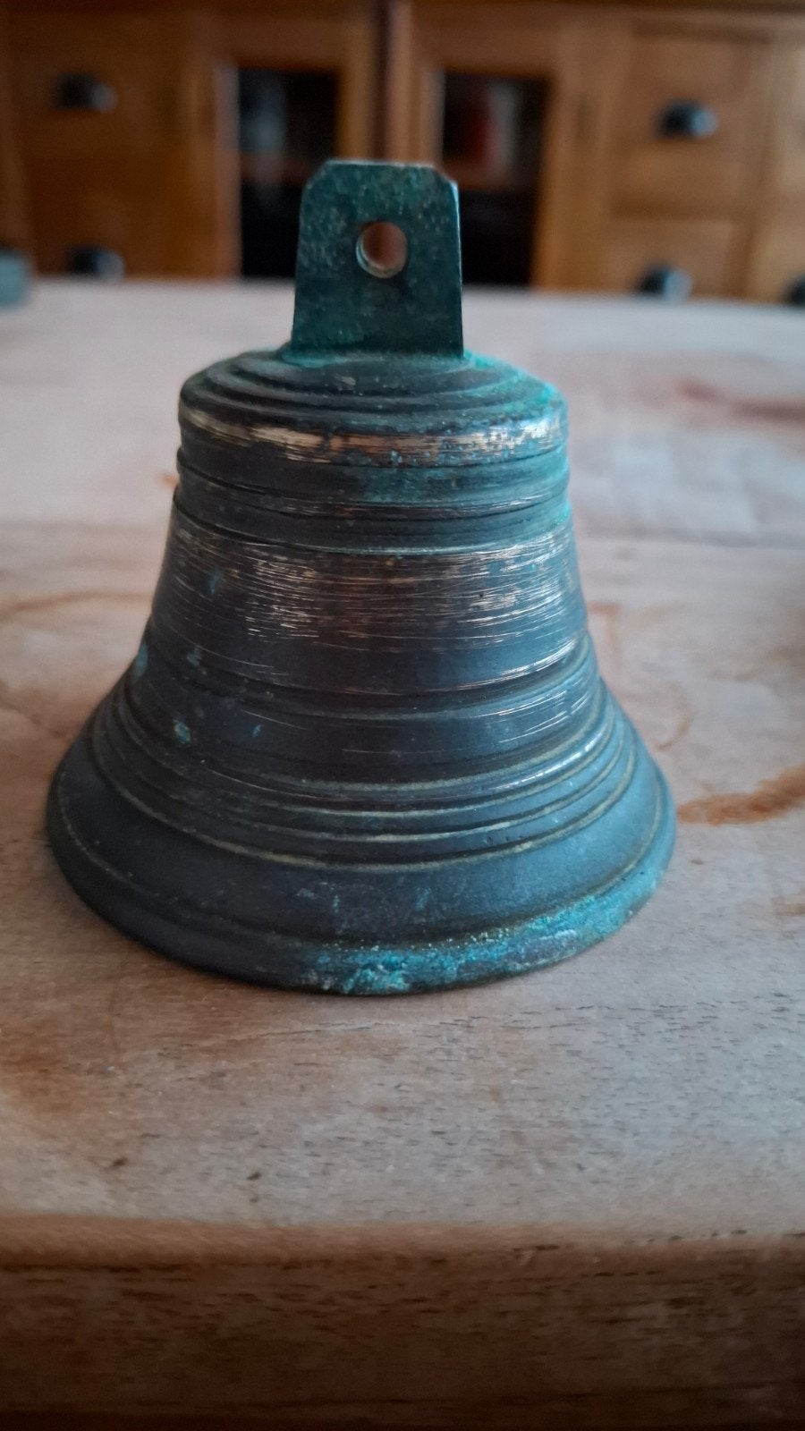Antieke Bronzen Bel  met loden klepel,  9 cm Hoog, Antiek en Kunst, Antiek | Koper en Brons, Ophalen of Verzenden