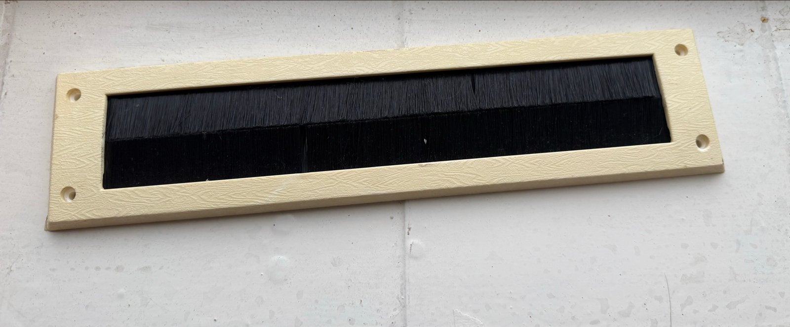 Brievenbusplaat met Tochtborstel - Wit ABS 1x41x8cm, Doe-het-zelf en Verbouw, Ophalen of Verzenden, Gebruikt, Overige materialen