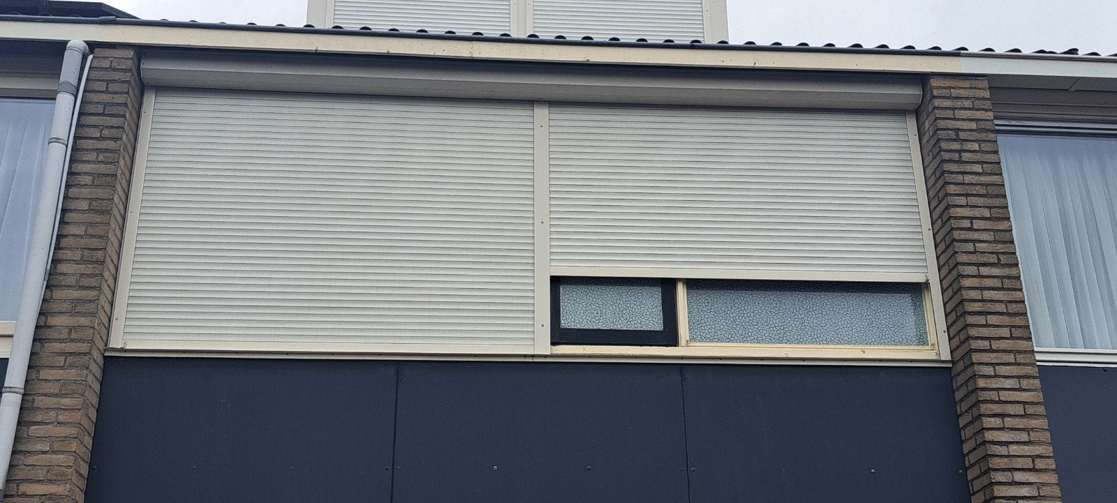 Dubbel handbediend rolluik (415,5 x 159 cm), Ophalen, Gebruikt, Wit, 200 cm of meer