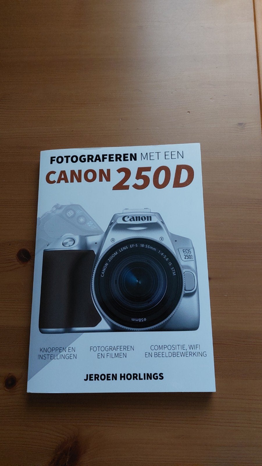 Te koop boek Fotograferen met een Canon 250D, Boeken, Hobby en Vrije tijd, Fotograferen en Filmen, Ophalen of Verzenden, Zo goed als nieuw