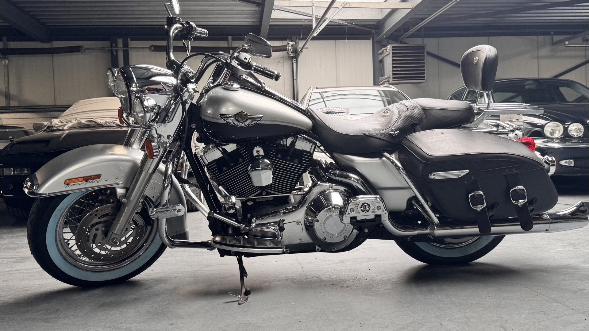 Harley-Davidson 88 FLHRCI Road King Classic Anniversary 2003, Van Leeuwenhoekstraat 10
2811DW  REEUWIJK, NL, Auto Dynamic, Info@autodynamic.nl