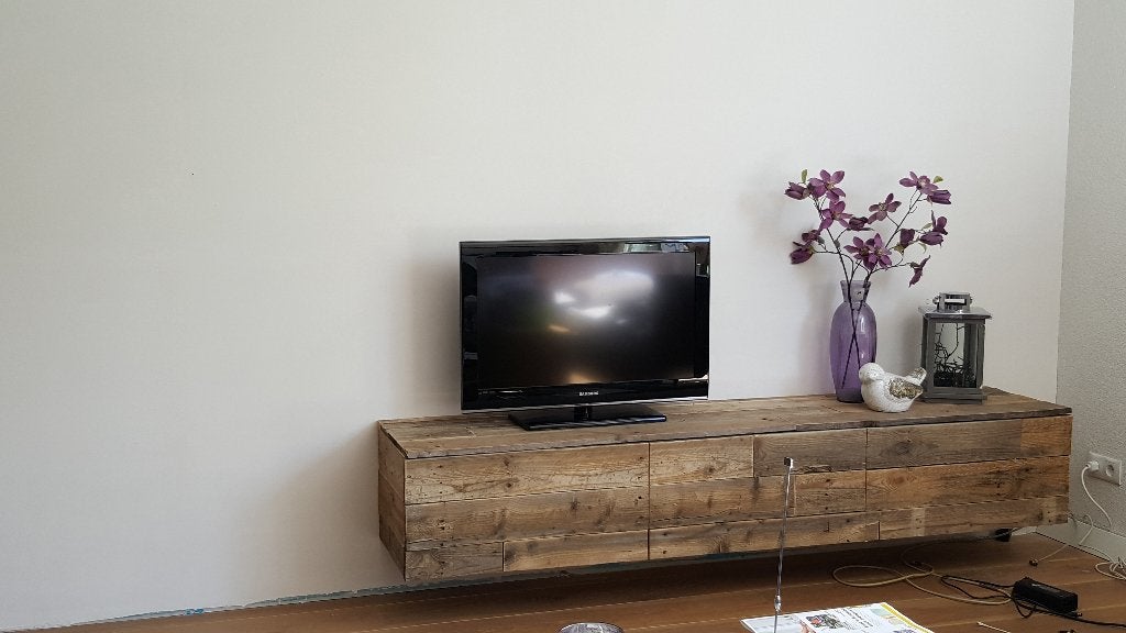 Zelfgemaakt TV-meubel van onbehandeld steigerhout, Ophalen, Gebruikt, 100 tot 150 cm, Industrieel, Landelijk, Rustiek
