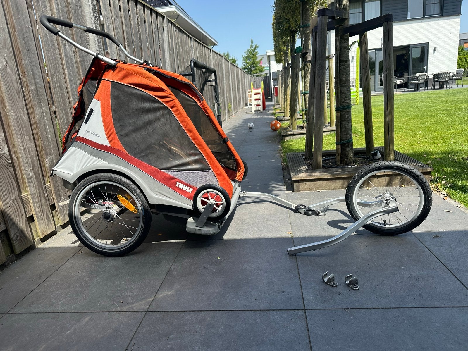 Thule Chariot Captain 2-zits Apricot + accessoires, Fietsen en Brommers, Fietsaccessoires | Aanhangers en Karren, Ophalen, Gebruikt
