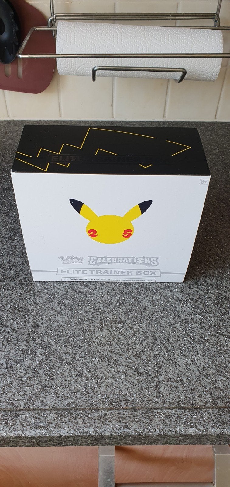 Pokémon Celebrations ETB 25th Anniversary - 14 Holo's  Foil, Ophalen of Verzenden, Nieuw, Foil
