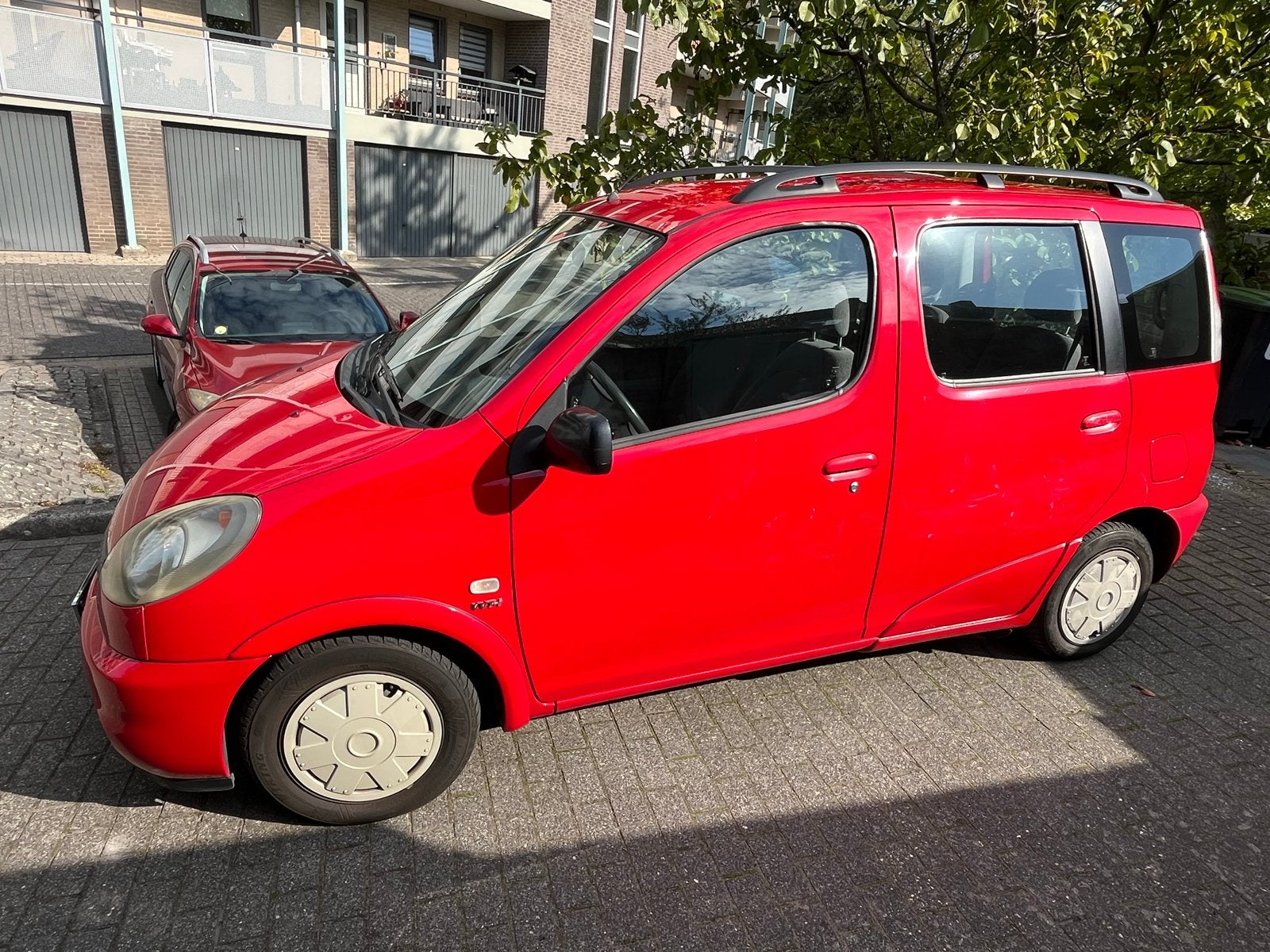 Toyota Yaris Verso 1.5 16V Vvti Linea SOL 2001 Rood