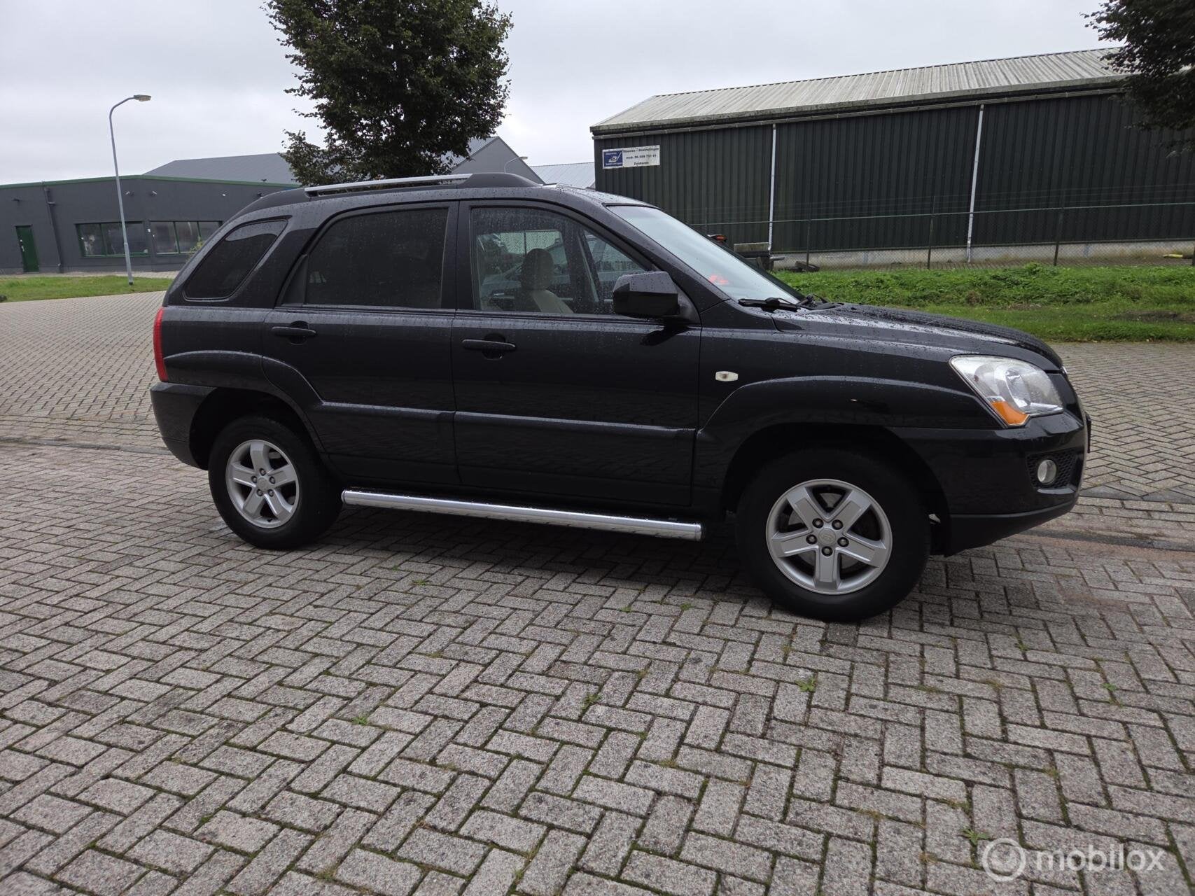 Kia Sportage 2.0 benzine 4WD, Auto's, Gebruikt, 4 cilinders, Zwart, Bedrijf