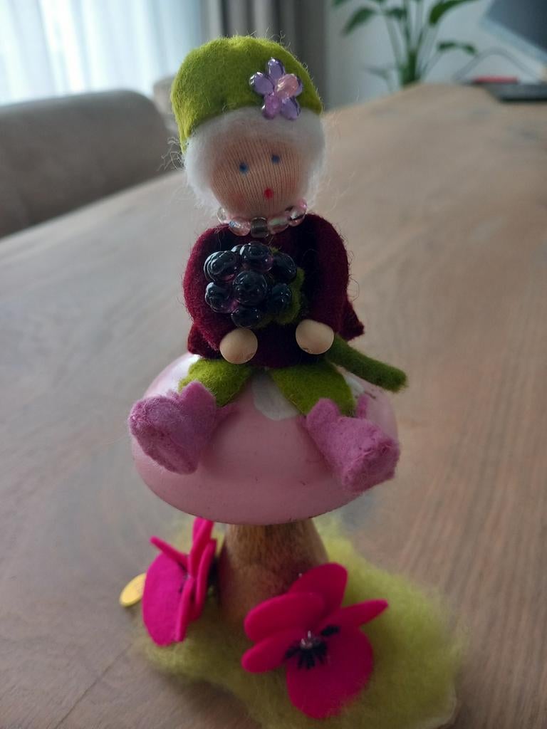 Bramenmeisje 18cm vilt vrijeschool seizoenstafel, Ophalen of Verzenden, Nieuw