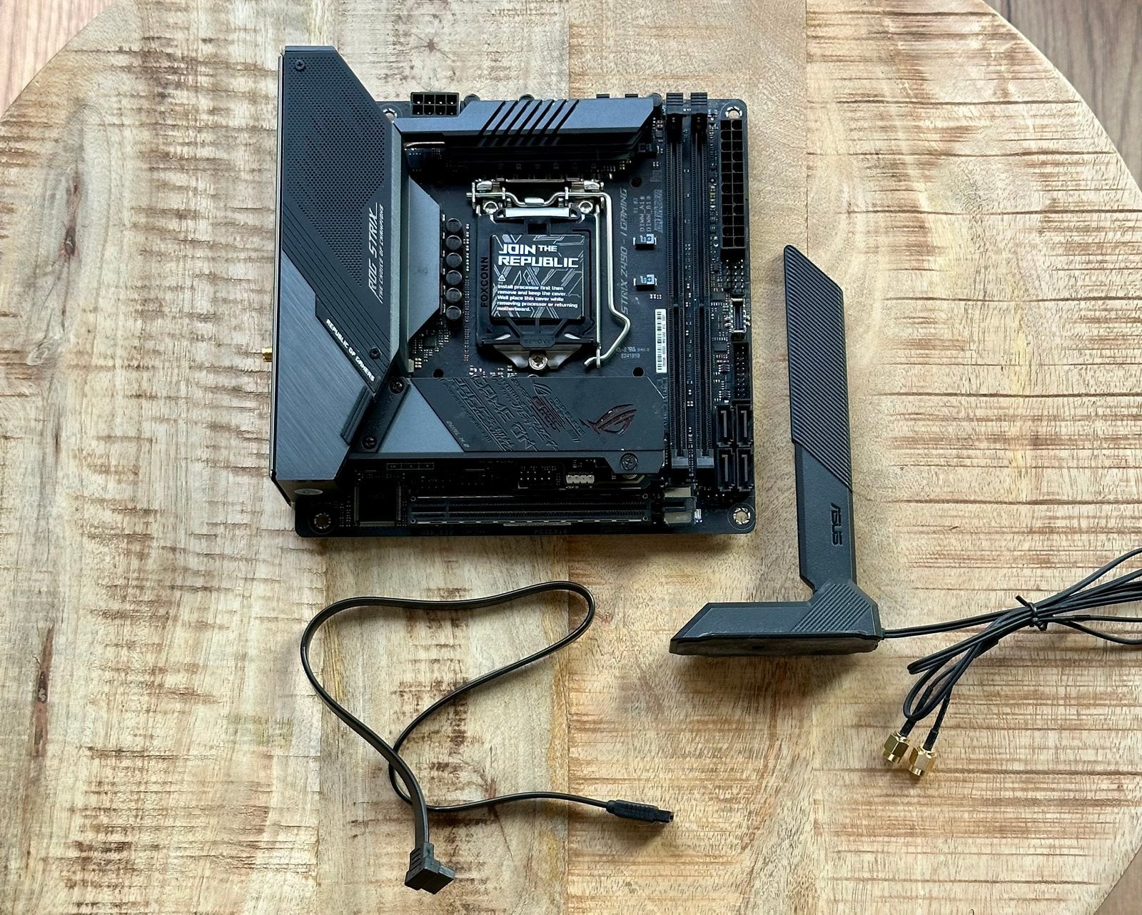 ASUS ROG STRIX Z490-I Gaming WiFi – Mini-ITX Moederbord, Computers en Software, Moederborden, Ophalen of Verzenden, Zo goed als nieuw