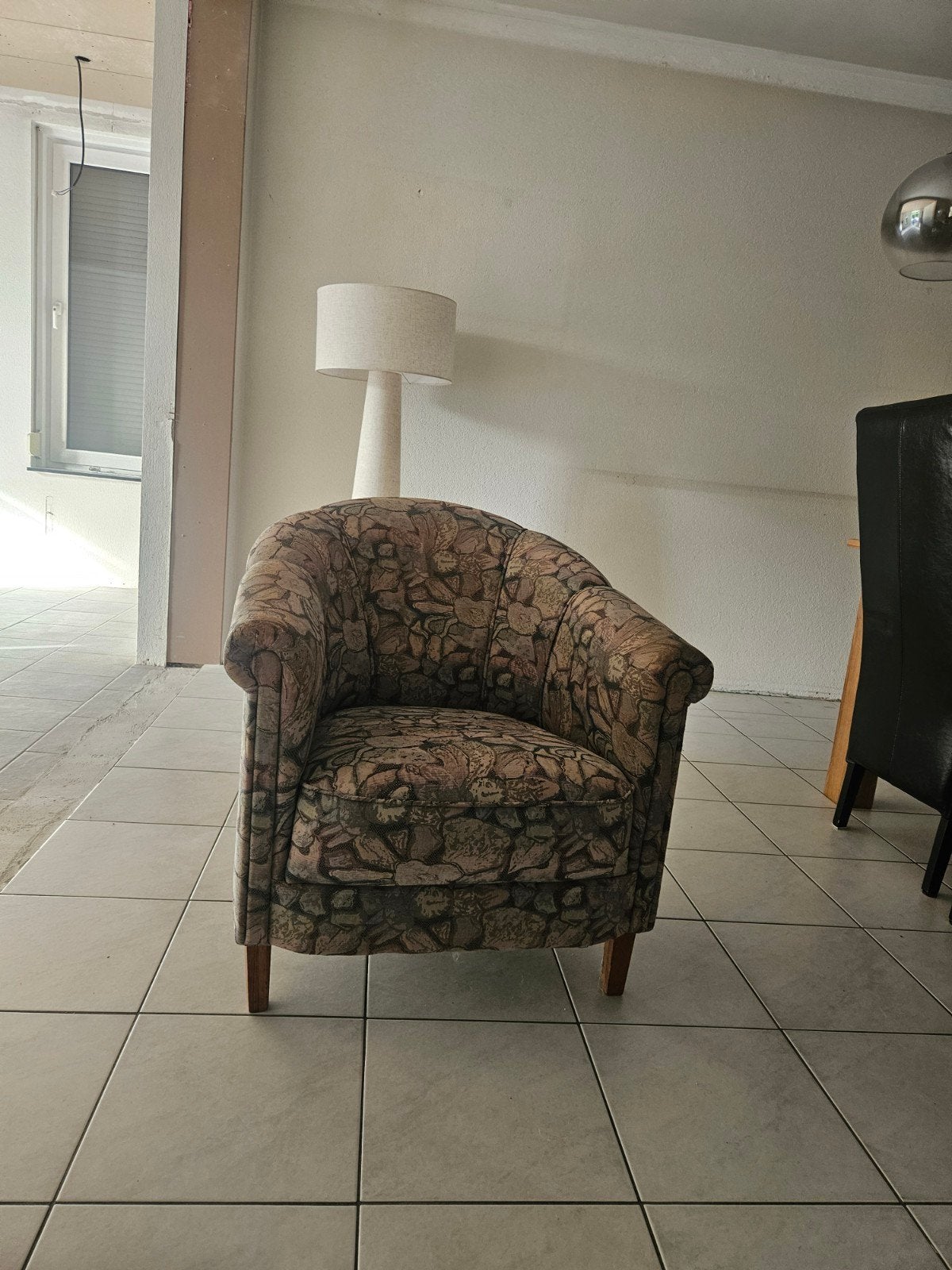 Comfortabele retro fauteuil, Huis en Inrichting, Ophalen, Klassiek, Bloemenprint, Gebruikt, 75 tot 100 cm
