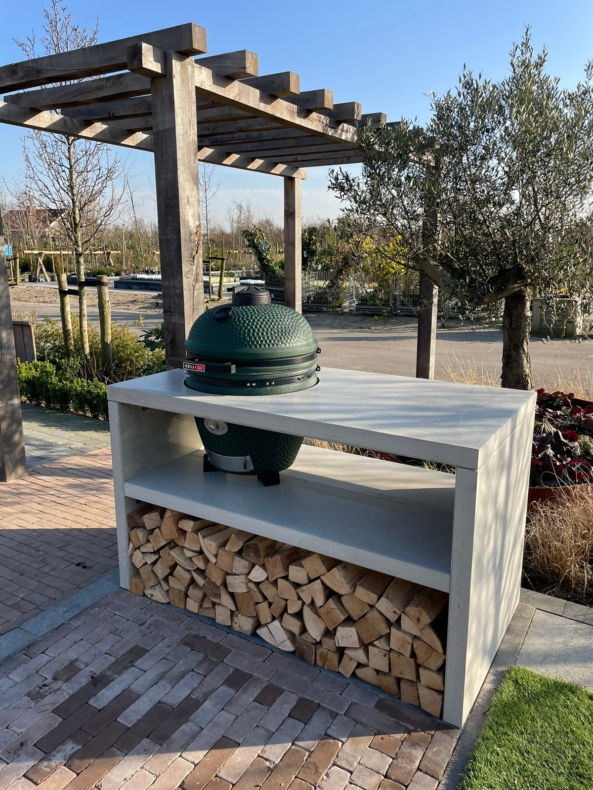 Buitenkeuken beton Green Egg, Bastard of KEIJ L, Tuin en Terras, Buitenkeukens, Ophalen, Zo goed als nieuw, Houtskool