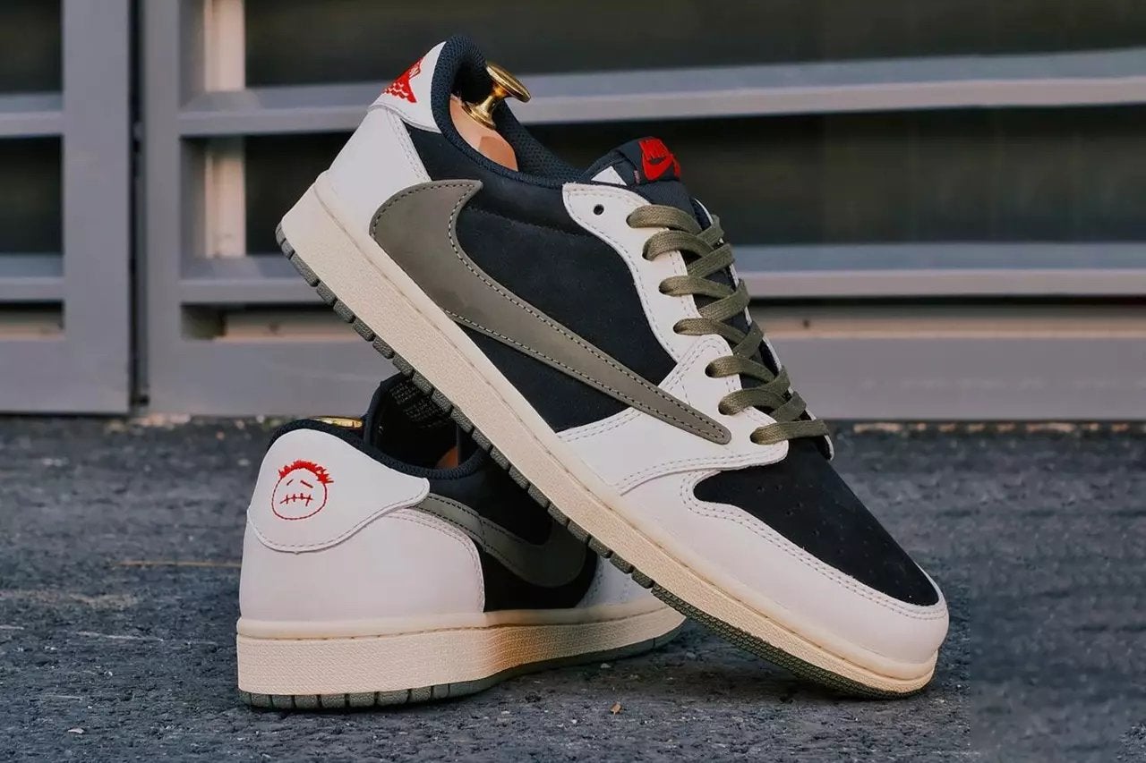 Nike Air Jordan 1 Low Travis Scott maat 41, Ophalen of Verzenden, Zo goed als nieuw, Zwart, Sneakers of Gympen