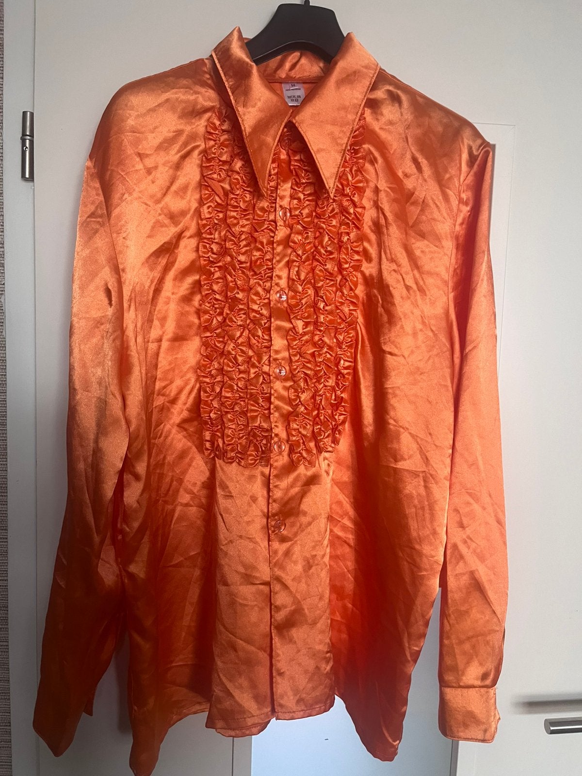 Roesjesblouse ruches oranje mt 54 - thema jaren ‘70 of disco, Ophalen of Verzenden, Zo goed als nieuw, Maat 52/54 (L)