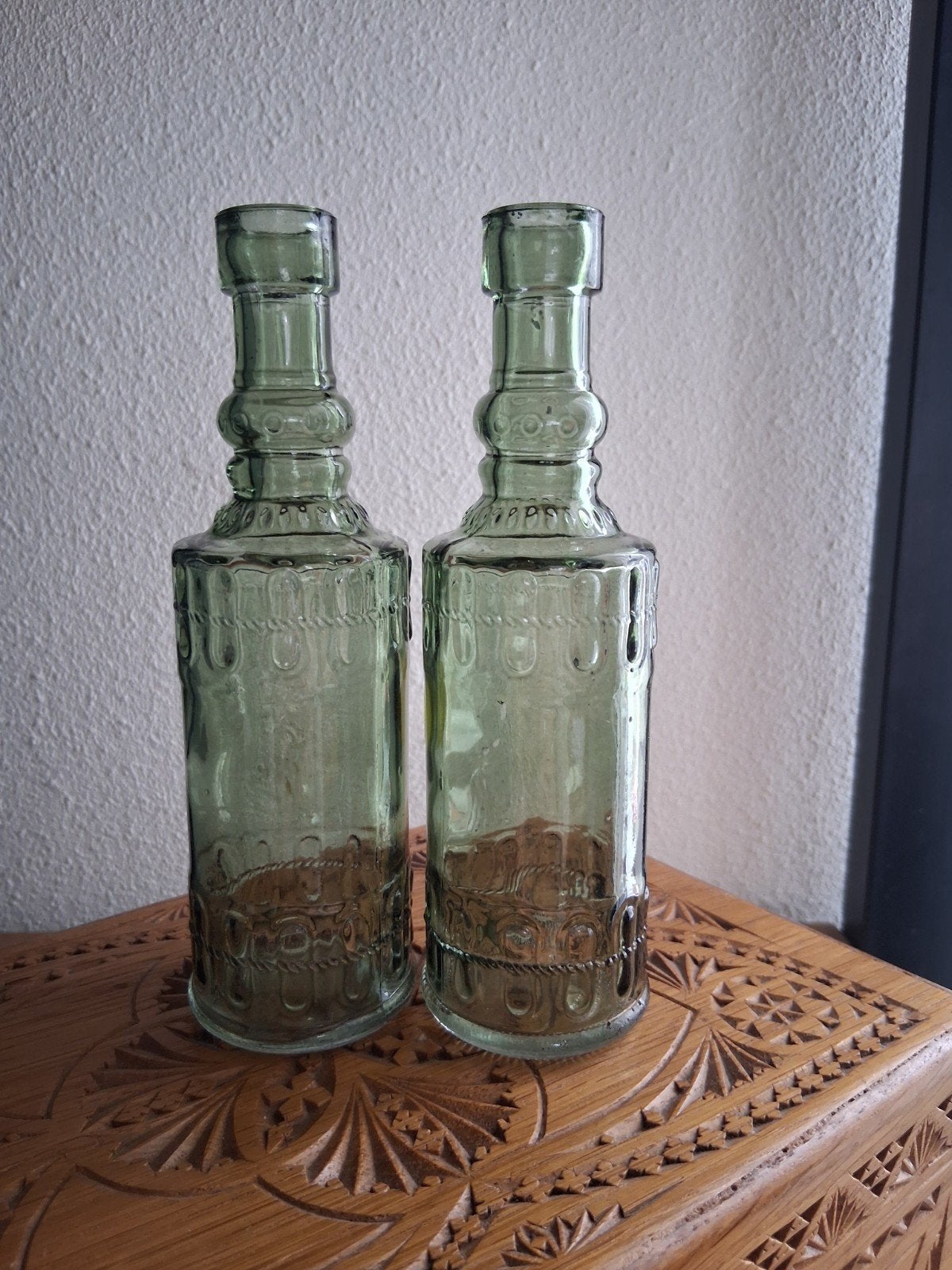 Set van 2 vintage groene glazen flessen, Antiek en Kunst, Ophalen of Verzenden