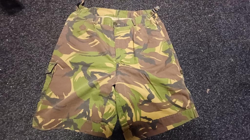 KORTE LEGERBROEK CAMOUFLAGE., Ophalen of Verzenden, Landmacht, Nederland, Kleding of Schoenen