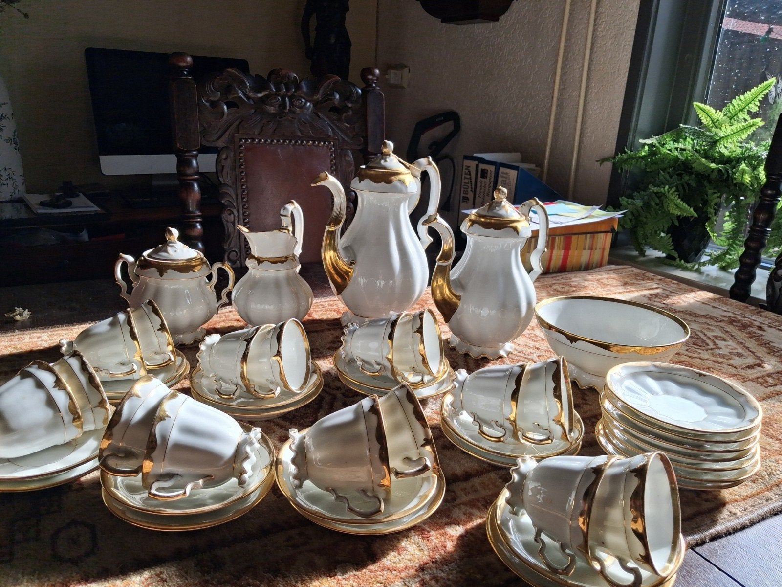 Antiek servies, meer dan 100 jaar oud, wit met goud, Ophalen of Verzenden