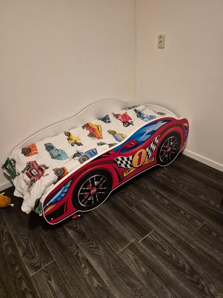 Peuter bed raceauto met Airgosafe matrasbeschermer, 70 tot 85 cm, Zo goed als nieuw, Matras, 140 tot 160 cm