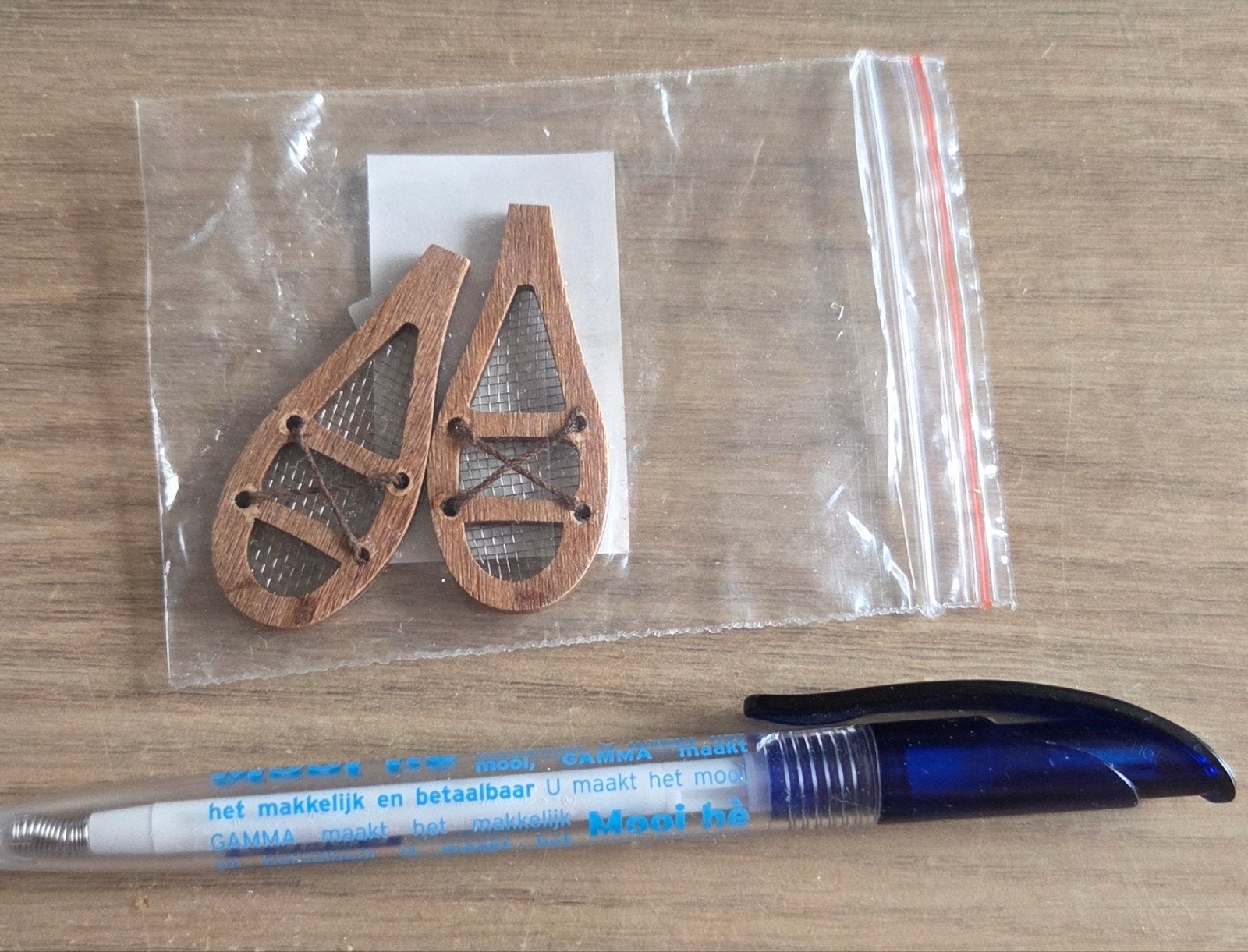 Miniatuur sneeuwschoenen voor poppenhuis of decoratie, Ophalen of Verzenden, Nieuw