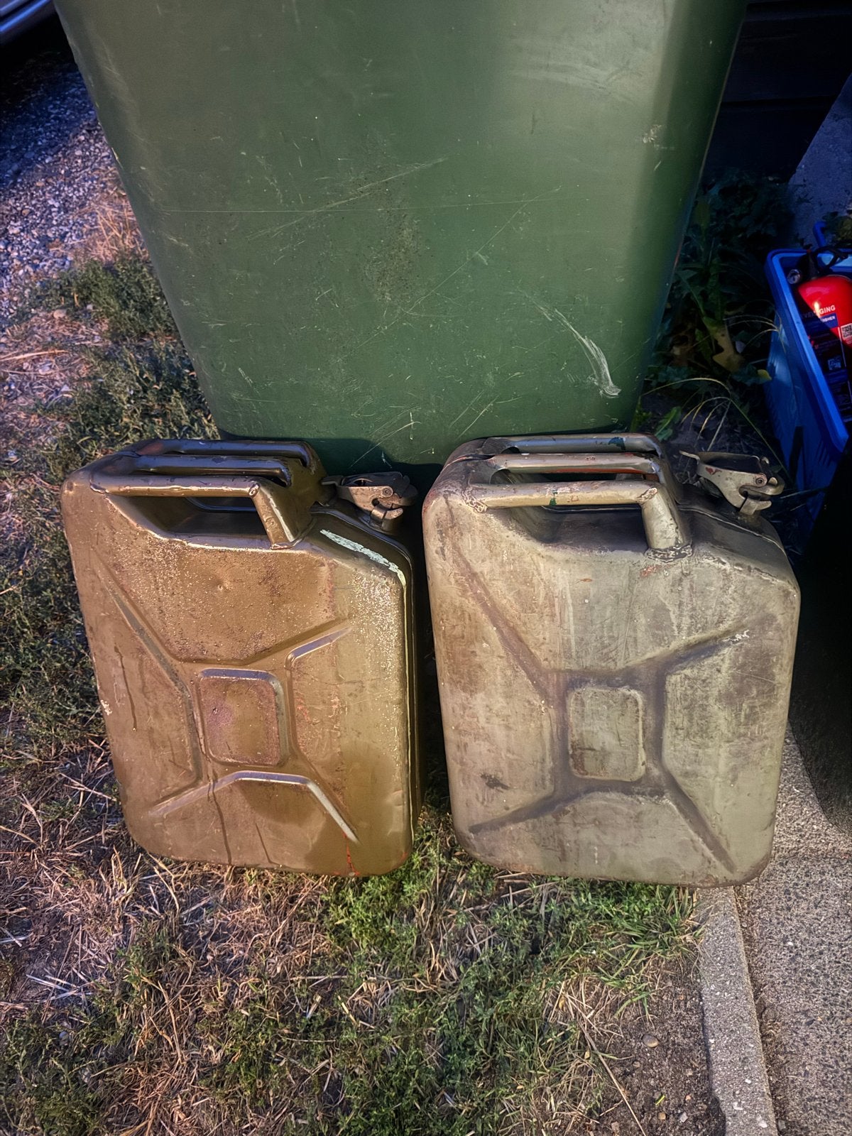 2x Stalen Jerrycans 20L - Gebruikt, Auto diversen, Ophalen of Verzenden