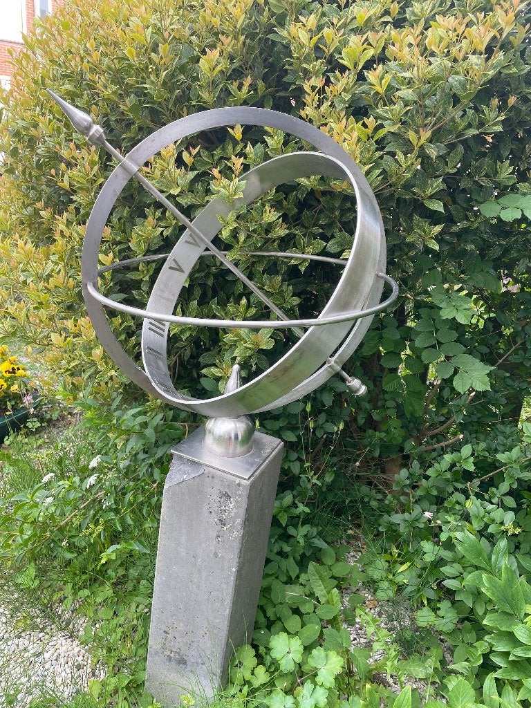 XXL RVS zonnewijzer op Belgisch arduin zuil. Total 135cm, Ophalen, Zo goed als nieuw
