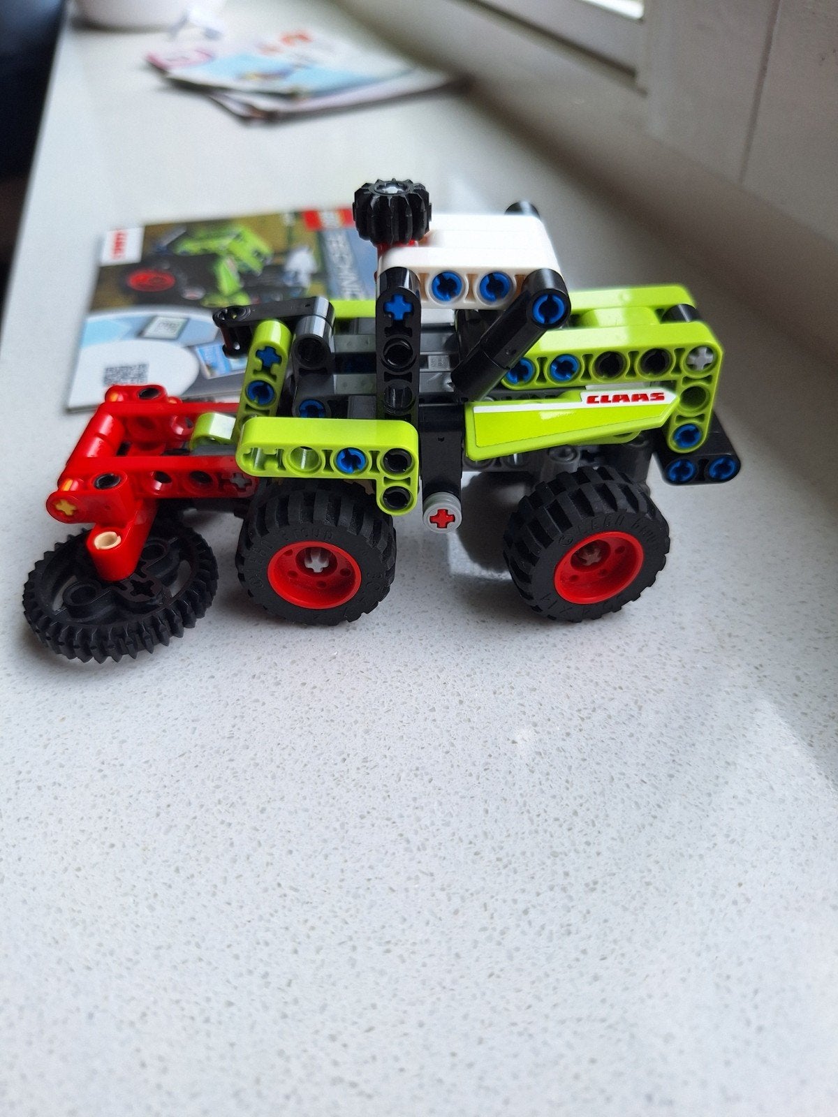 Lego technic 42102 compleet, Ophalen of Verzenden, Zo goed als nieuw