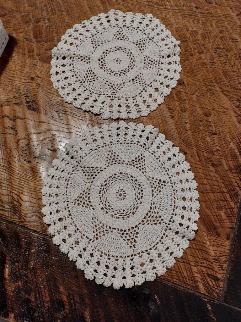 2 Oude gehaakte kleedjes - 25cm doorsnede, Ophalen of Verzenden