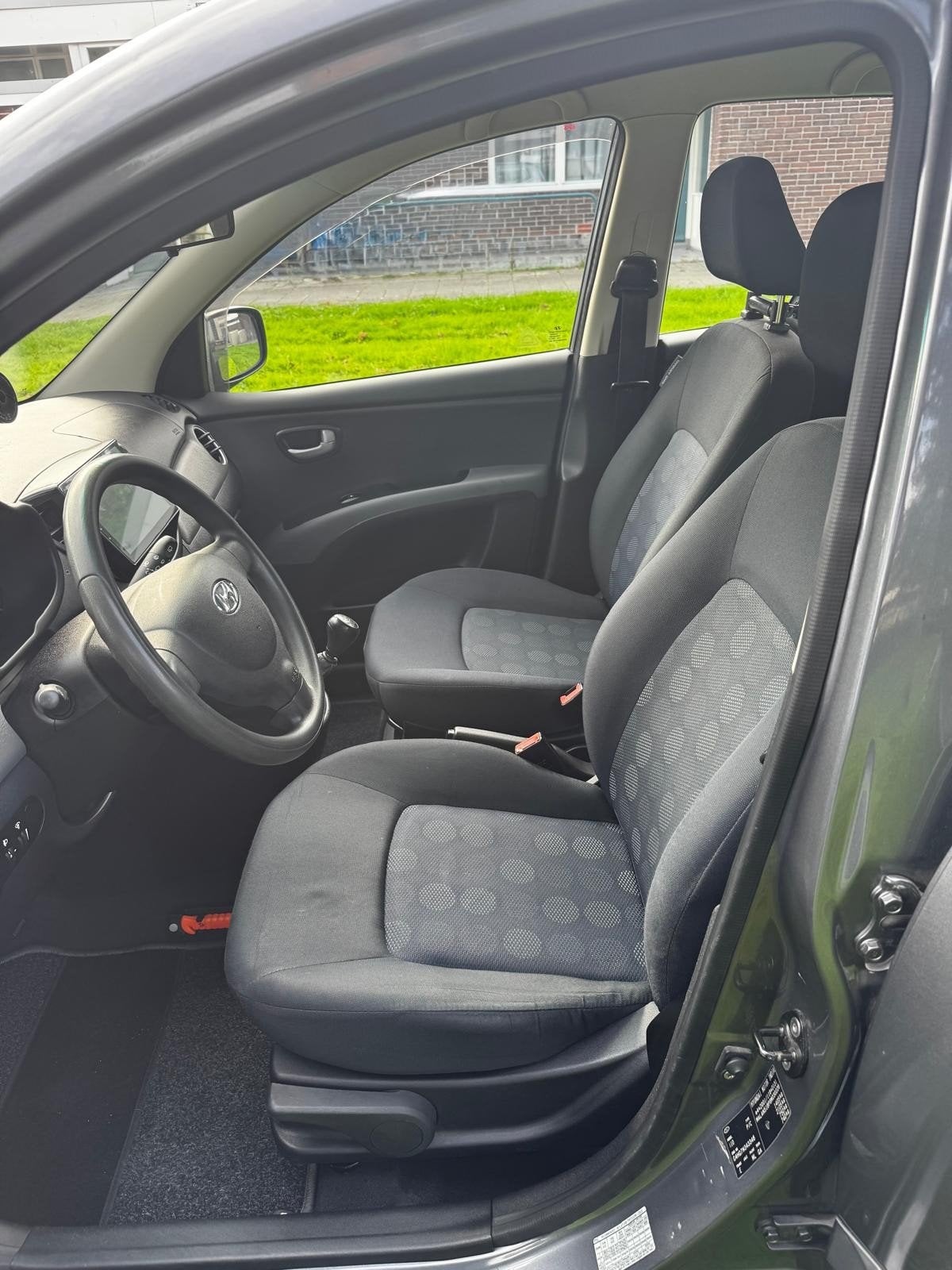Foto 8 van Hyundai i10 1.1 I 5DR 2008 Grijs