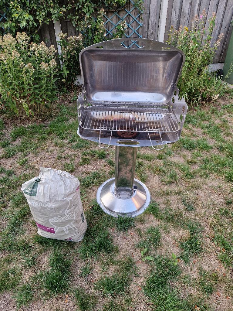 Roestvrijstalen barbecue inclusief 8 kg houtskool, Ophalen, Zo goed als nieuw, Lidl
