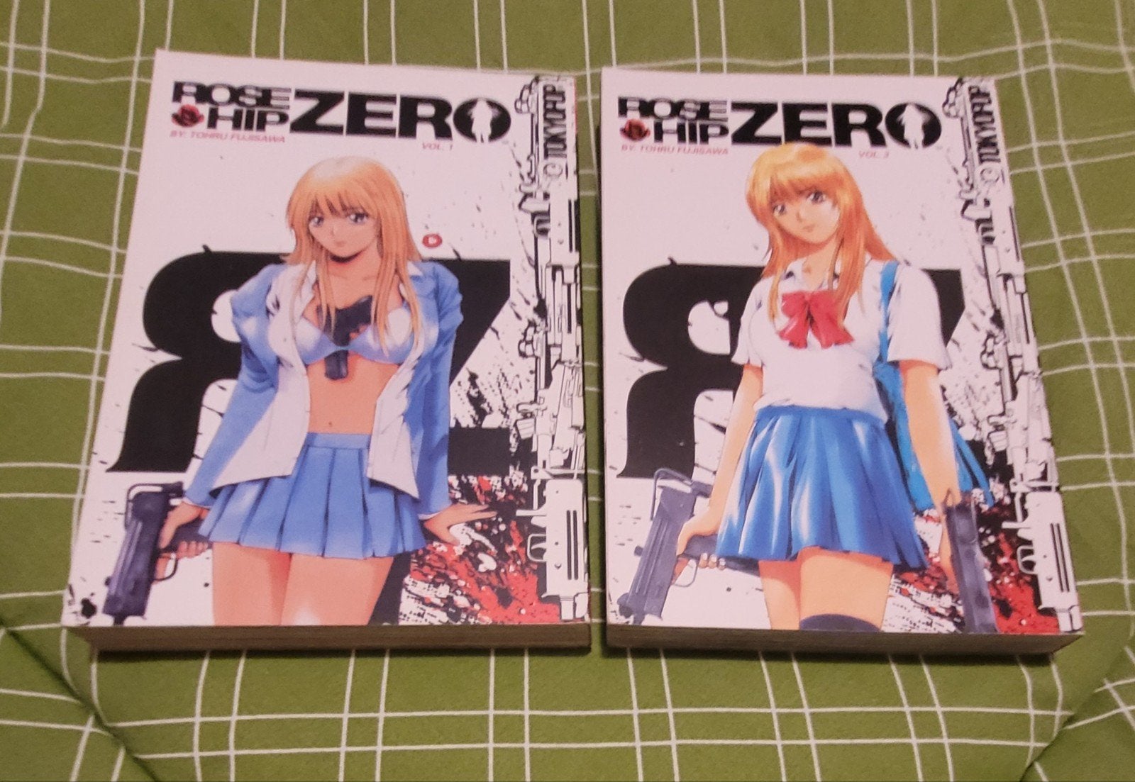 Manga's Rose hip zero vol. 1 en 3, Boeken, Strips | Comics, Gelezen, Ophalen of Verzenden, Japan (Manga), Meerdere comics