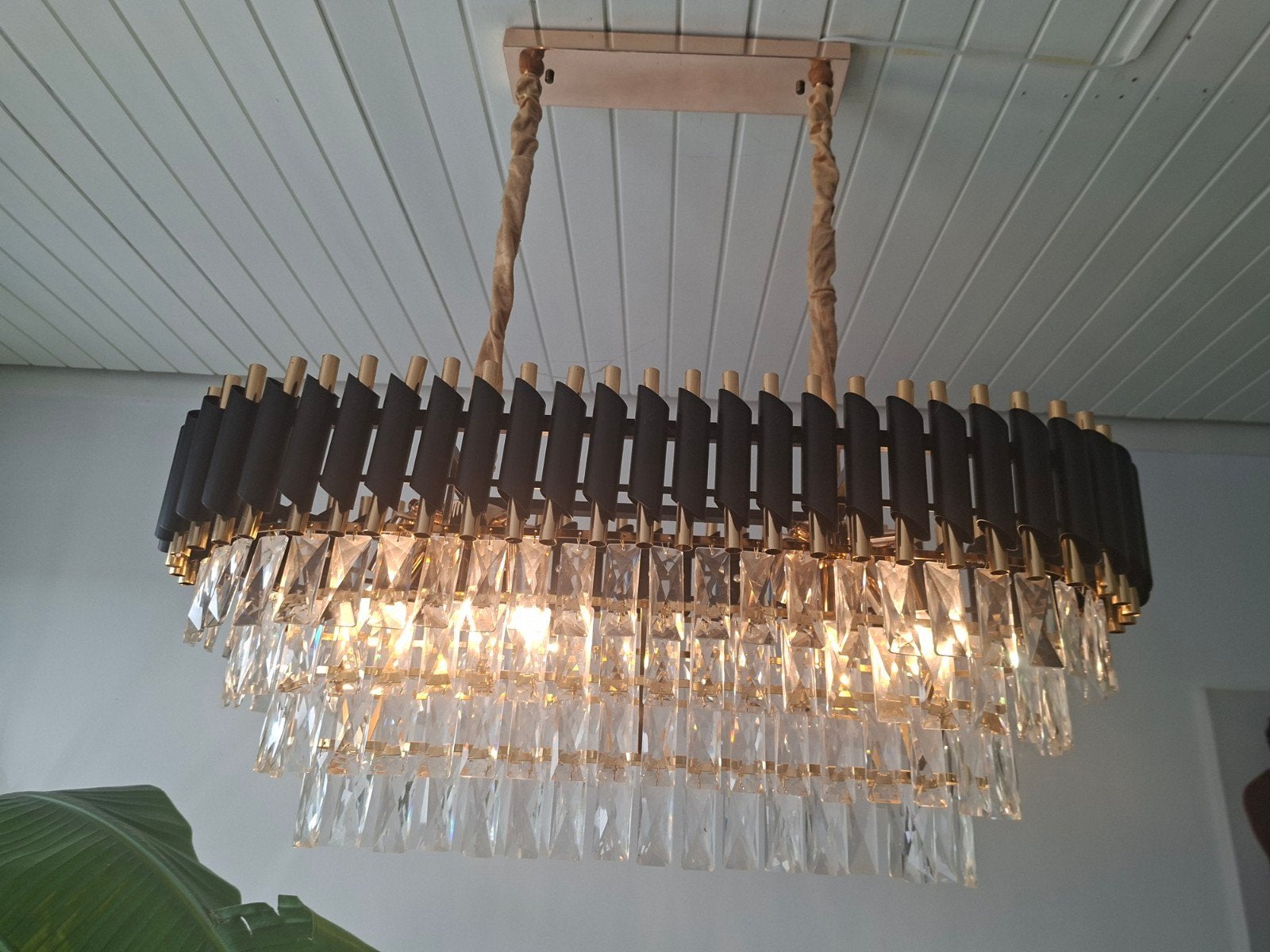 Luxe Kroonluchter met Kristallen en Zwart/Gouden Details, Huis en Inrichting, Lampen | Hanglampen, Ophalen, Modern, Luxe, Glamour