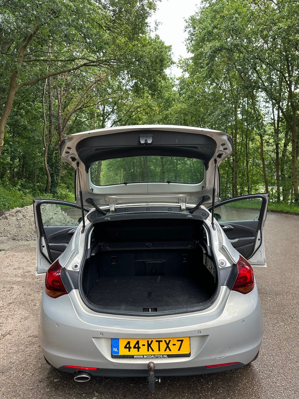 Opel Astra 1.6 Turbo Cosmo 5D 2010 Beige, Auto's, Voorwielaandrijving, Zwart, 4 cilinders, 179 pk