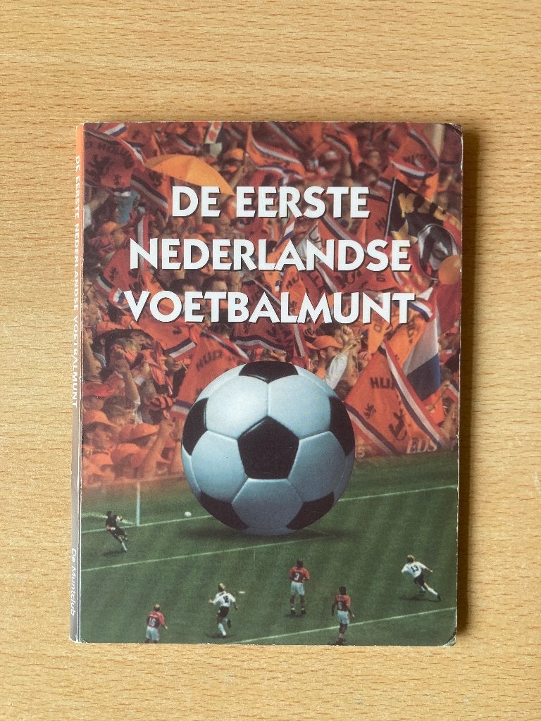 Nederlandse voetbal munt + penning, Postzegels en Munten, Ophalen of Verzenden, Koningin Beatrix, 5 gulden, Setje