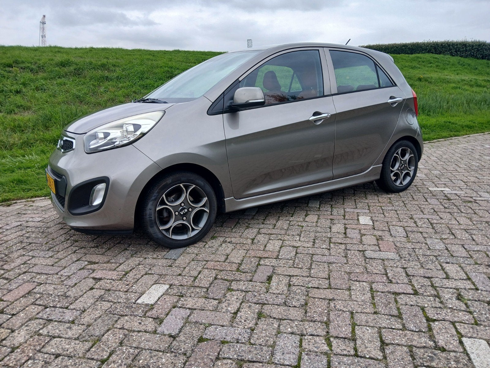 Kia Picanto 1.0 Cvvt 5-DRS 2012 Grijs, Auto's, Voorwielaandrijving, Parkeersensor, 400 kg, Origineel Nederlands