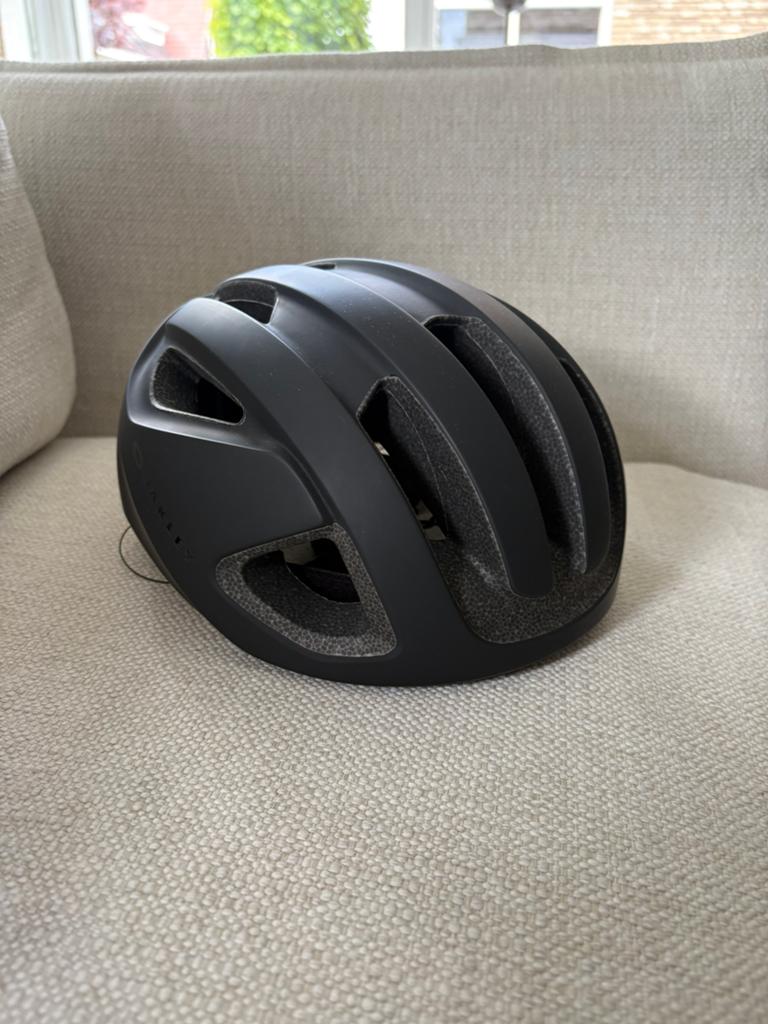 Fietshelm Oakley, Fietsen en Brommers, Fietsaccessoires | Fietshelmen, Ophalen of Verzenden, Nieuw, L, Heer of Dame