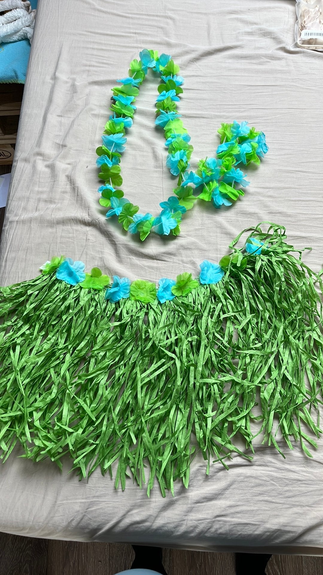 Hawaï Kostuum Set: Rok, Bloemenketting en Armbanden, Ophalen of Verzenden, Zo goed als nieuw, Kostuum, Overige