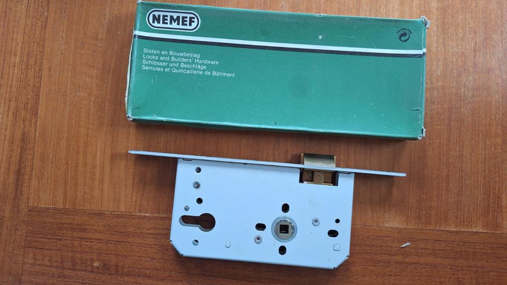 NEMEF insteekslot nieuw, Ophalen of Verzenden, Nieuw, Slot