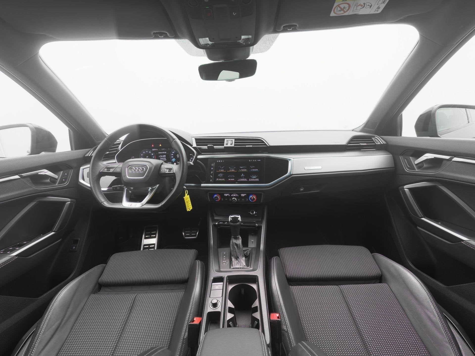 Audi Q3 S edition 45 TFSI e 245 PK Automaat | Adaptieve Crui, Auto's, Gebruikt, Leder en Stof, Hybride Elektrisch/Benzine, 13 kWh