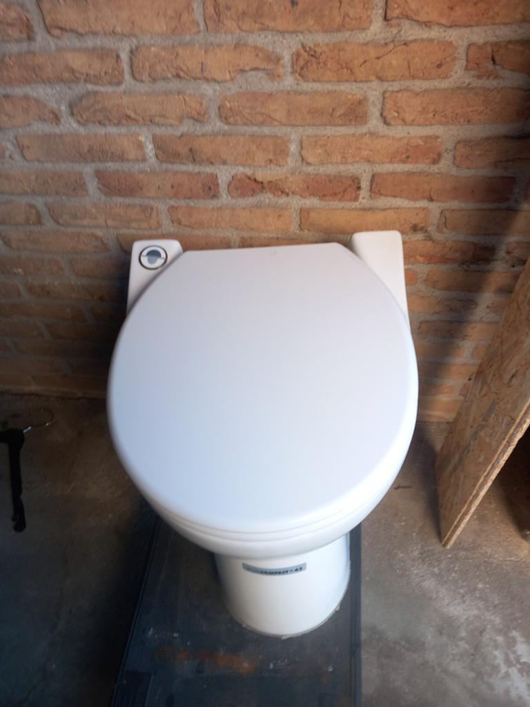 Sanibroyeur toilet sanicompact, Doe-het-zelf en Verbouw, Sanitair, Ophalen, Toilet