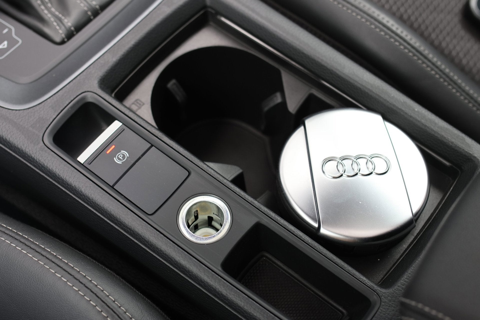 Foto 70 van Audi Q3 40 TFSI Quattro S-Line *Pano*360 Camera*Keyless*Trek